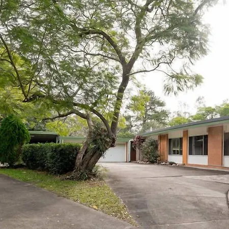 Spacious Hideaway Retreat, Brookfield, Holiday home *