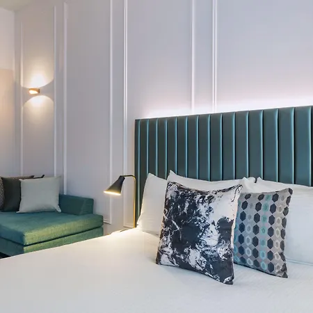 Adina Aparthotel 4*