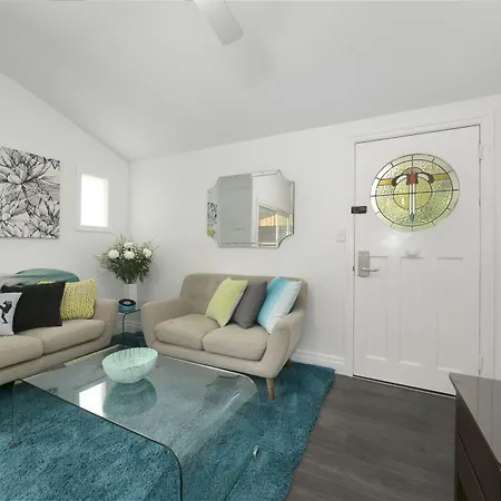 Milton Mews & Holiday home *