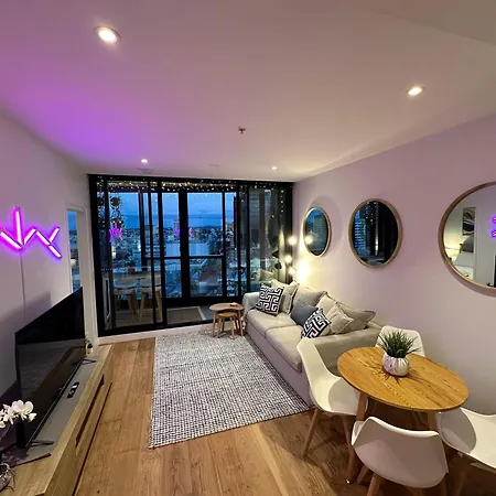 Skyline Haven, Luxe 2br With Pool & Gym In Fortitude Valley Apartment
