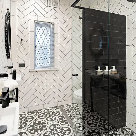 Anville Court Apartment *