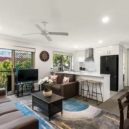 Charming 3-bed Near Local Shops