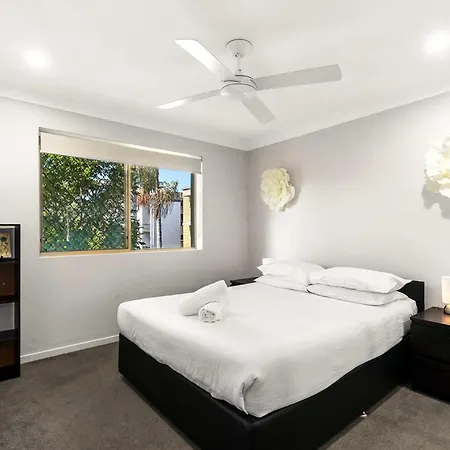 Charming 3-bed Near Local Shops Apartment Brisbane