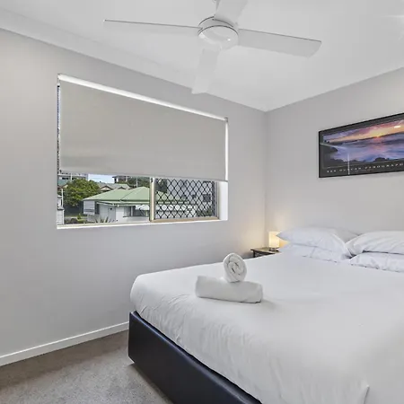 Charming 3-bed Near Local Shops *