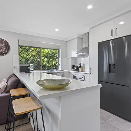 Apartment Charming 3-bed Near Local Shops Brisbane