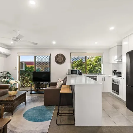 Charming 3-bed Near Local Shops *