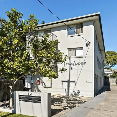Charming 3-bed Near Local Shops