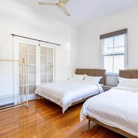 The Hunt House - Heritage Charm, Prime Location Brisbane