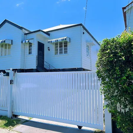 Entire 3bedroom House Close To Cbd Holiday home