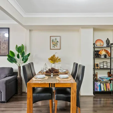 Holiday home 3br Townhouse Stylish Living In Sunnybank Hills