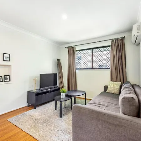Sunny 2br In Prime Location Holiday home Brisbane