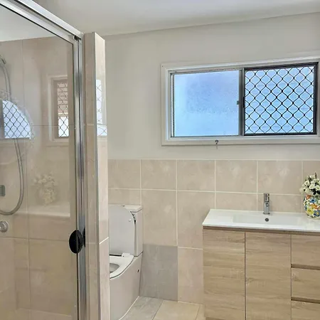 Your Cozy Retreat In Graceville Guest house *