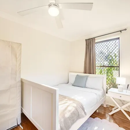 Holiday home Sunny 2br In Prime Location Brisbane