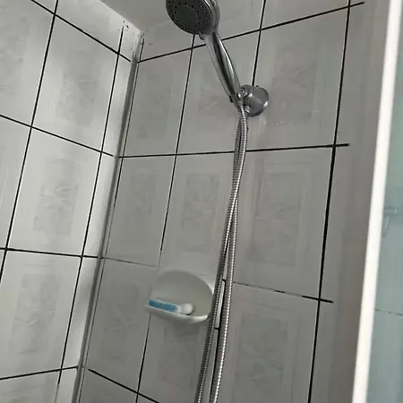 Uq Master For 3 People With Back Yard U2 Brisbane