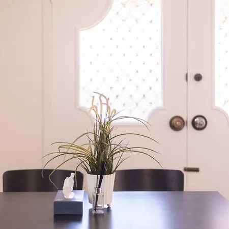 Sunny 2br In Prime Location Brisbane