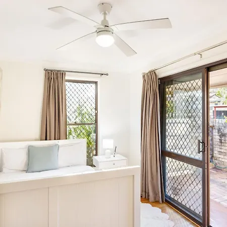 Sunny 2br In Prime Location *