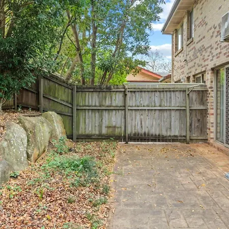 Holiday home 3br Townhouse Stylish Living In Sunnybank Hills *