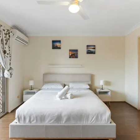 Holiday home 3br Townhouse Stylish Living In Sunnybank Hills *
