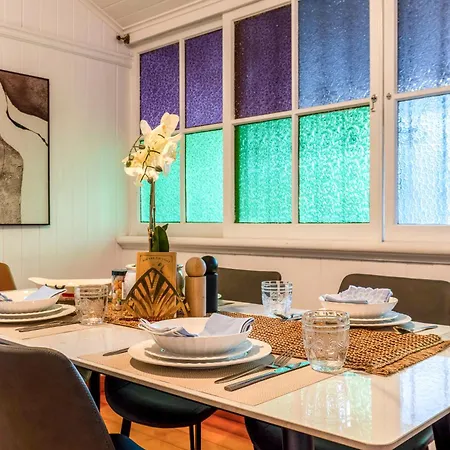 The Hunt House - Heritage Charm, Prime Location Brisbane