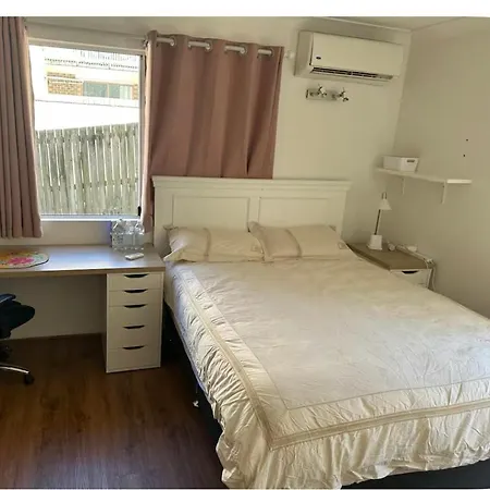 Homestay Uq Master For 3 People With Back Yard U2 Brisbane