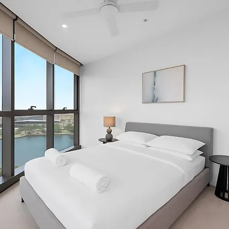 Modern Escape With Pool Access And Views