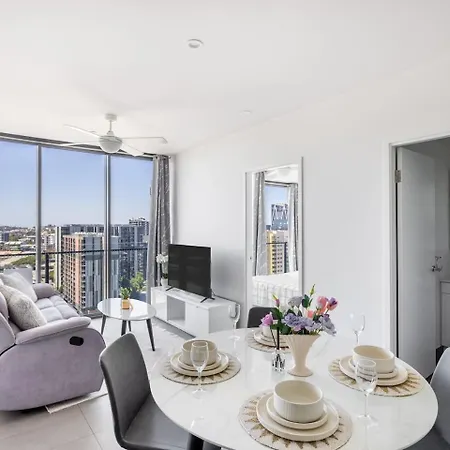 Apartment Modern 2br Views And Style Living *