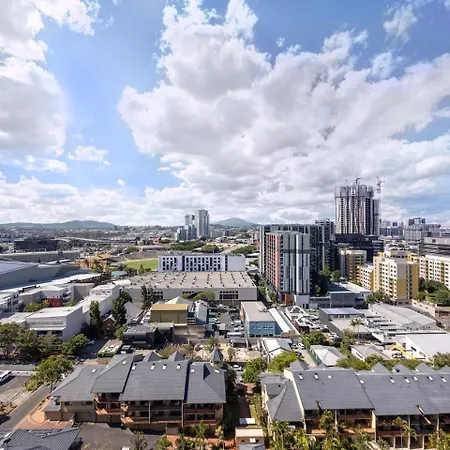 Modern 2br Views And Style Living *