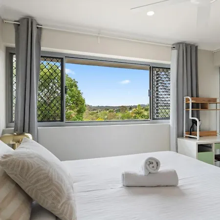 Apartment Workspace Walk To Train And Shops Free Carpark Brisbane