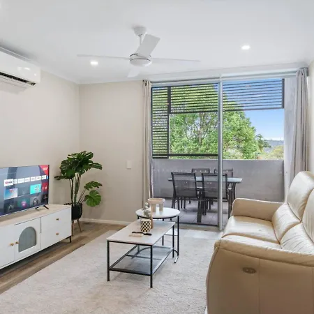 Apartment Workspace Walk To Train And Shops Free Carpark Brisbane