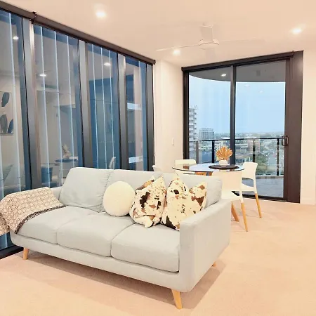 Riverview Breeze Hamilton 3b2b With Free Parking Apartment