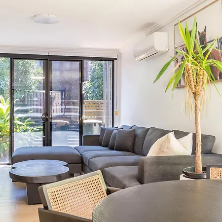 East Village Collective Poolside Urban Ease 15 Min To Airport Apartment