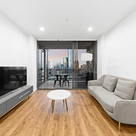 Skyline Framed 1br At Lucid Apartment *
