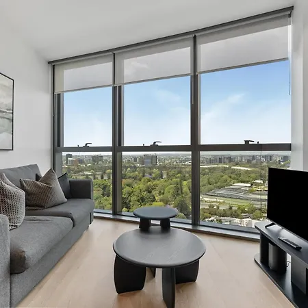 Modern Escape With Pool Access And Views *