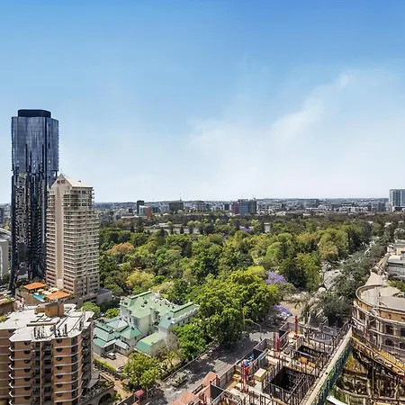 Modern Escape With Pool Access And Views Brisbane