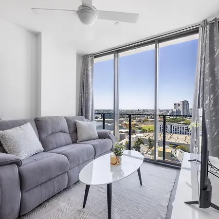 Modern 2br Views And Style Living Apartment