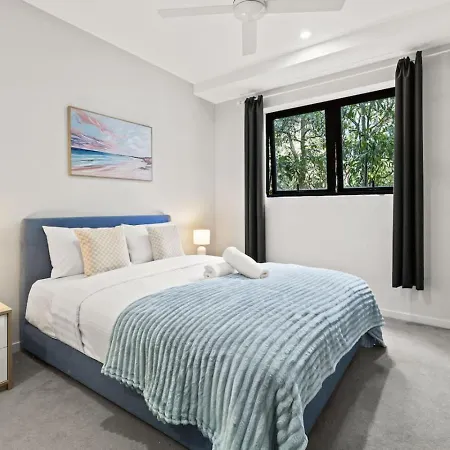 Modern Retreat Two Ensuite Bedrooms And Walk To Shops Apartment *
