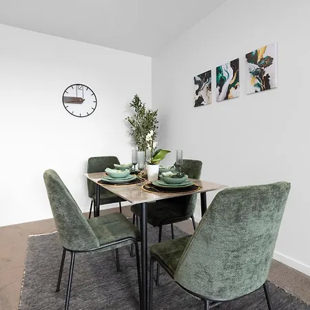 West End 2br Gem With Rooftop Pool, Balcony & Parking Apartment