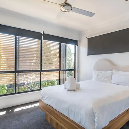 East Village Collective Poolside Urban Ease 15 Min To Airport Apartment *