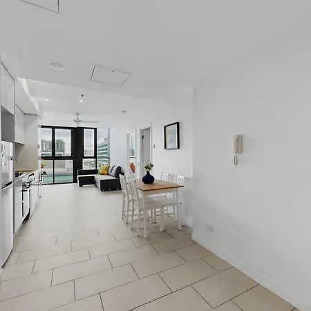 Stylish 1br Valley With Secure Car Park *