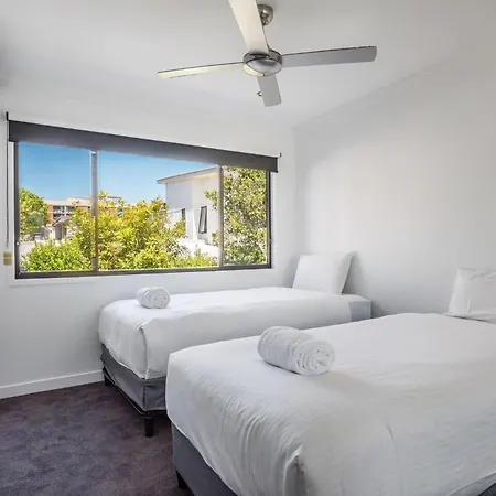 East Village Collective Poolside Urban Ease 15 Min To Airport Apartment *