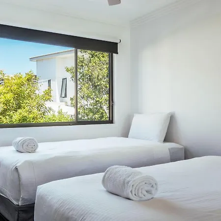 East Village Collective Poolside Urban Ease 15 Min To Airport Apartment *
