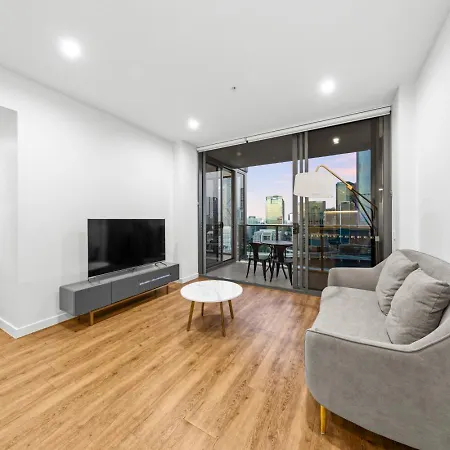 Skyline Framed 1br At Lucid Apartment *