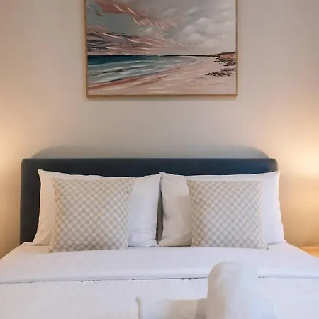 Modern Retreat Two Ensuite Bedrooms And Walk To Shops Apartment Brisbane