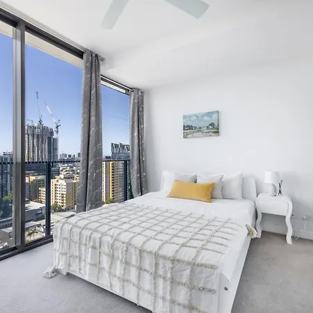 Apartment Modern 2br Views And Style Living *