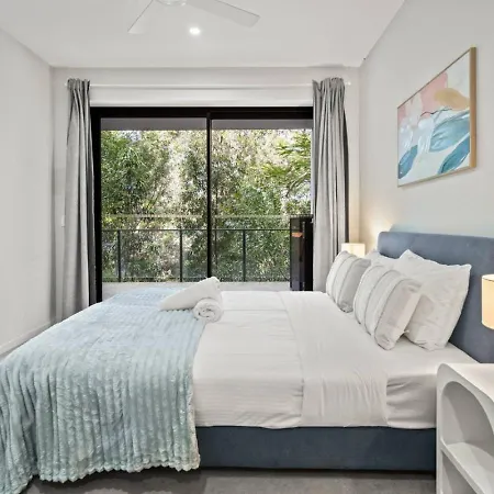Apartment Modern Retreat Two Ensuite Bedrooms And Walk To Shops Brisbane