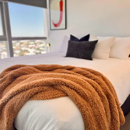 Rooftop Pool With Gabba And Cbd Views Apartment *