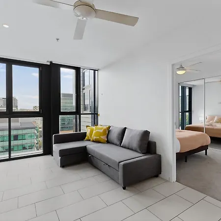 Stylish 1br Valley With Secure Car Park *