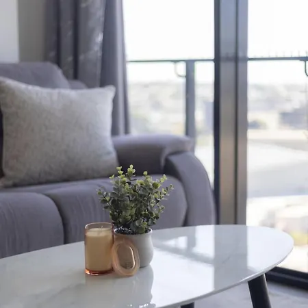 Modern 2br Views And Style Living Apartment
