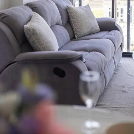 Modern 2br Views And Style Living Brisbane