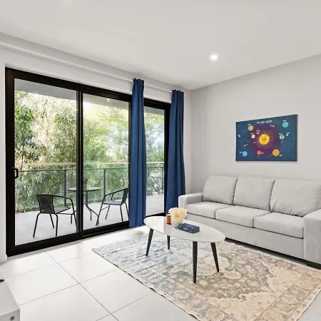Modern Retreat Two Ensuite Bedrooms And Walk To Shops Brisbane